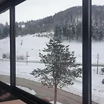 Belle Hutte Cote Pistes De *