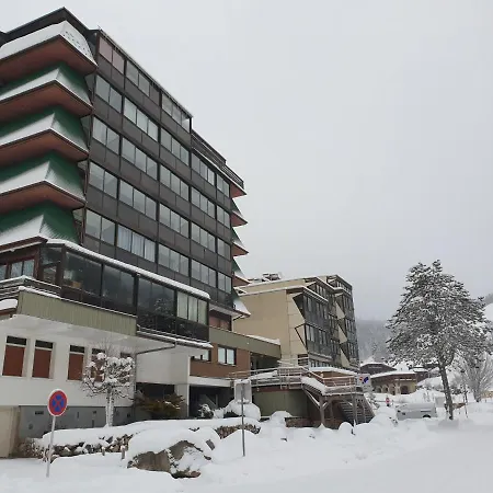 Belle Hutte Cote Pistes De *